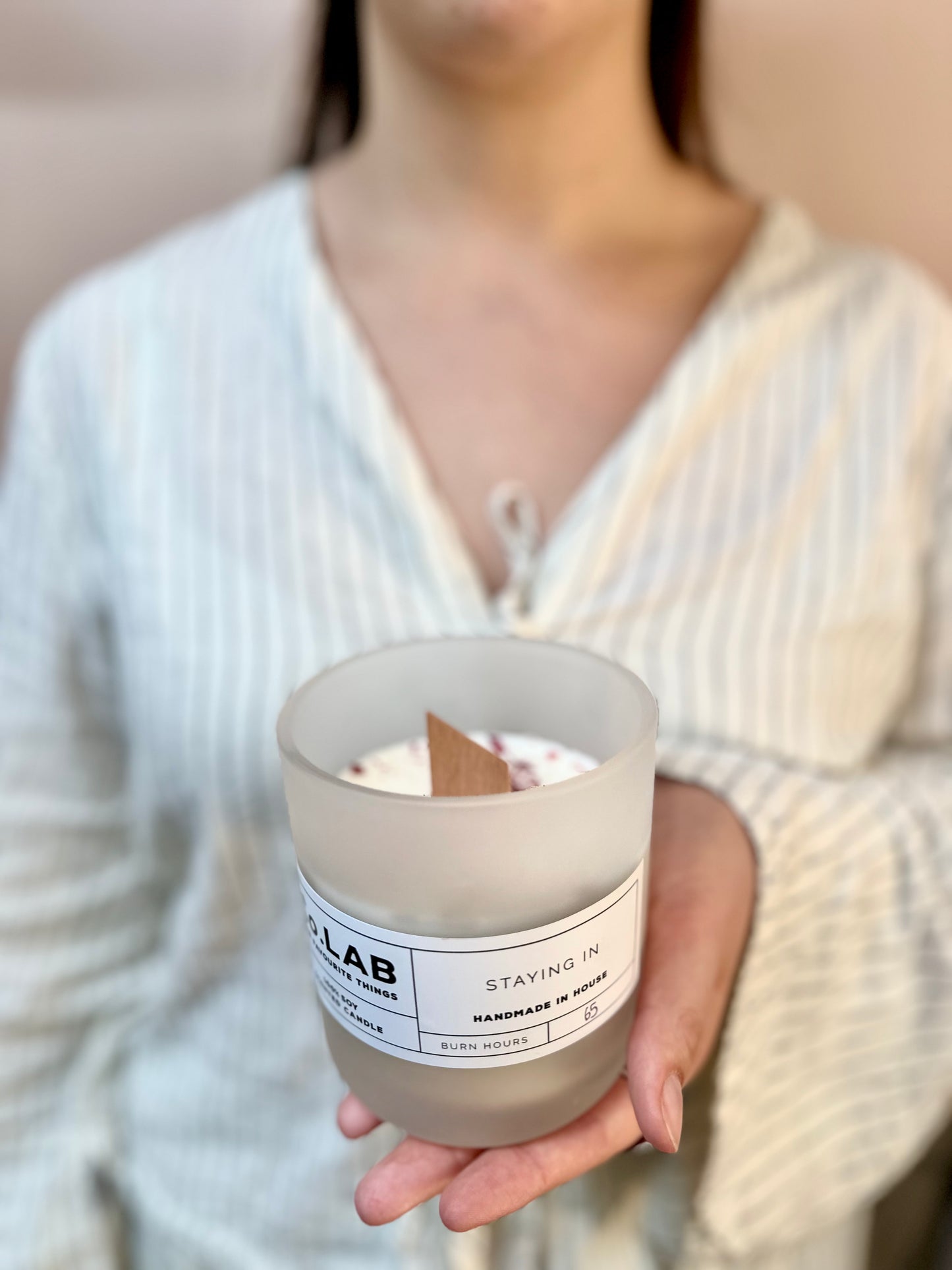 Frosted White Rose Petal Wood Wick - Glass Candles